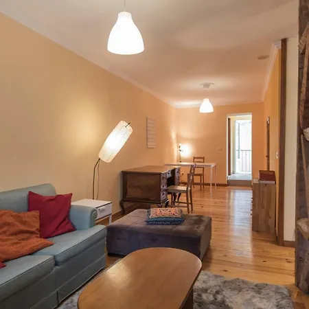 Lapa: Terrace & Garage Apartment Lisbon