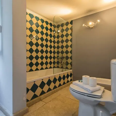 Lapa: Terrace & Garage Apartment