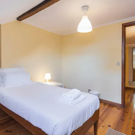 Lapa: Terrace & Garage Apartment Lisbon